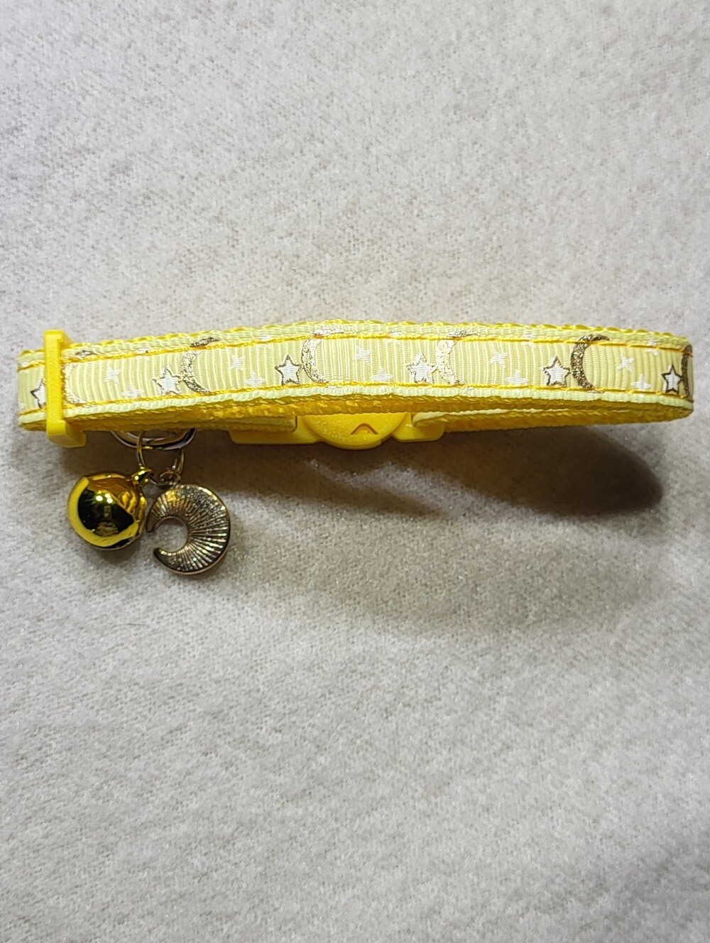 Yellow NWOT Breakaway Adult Cat Collar with Bell & Charm- 8in-12in - Picture 4 of 4